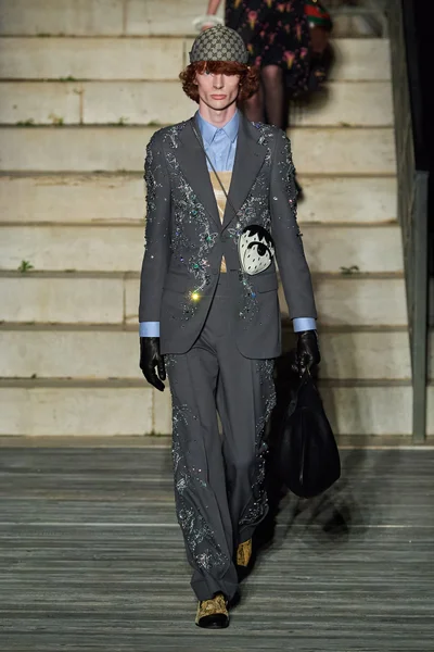 Look 80